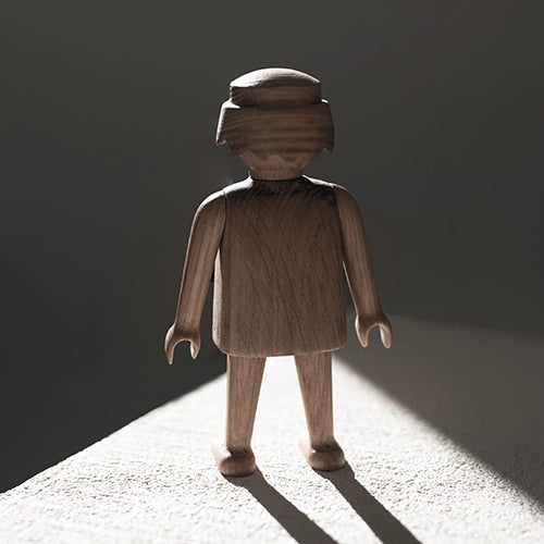 Boyhood Playmobil man eikenhout