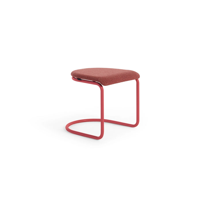 Gispen 412 fauteuil &amp; hocker roze (Forestview), hocker schuin vooraanzicht
