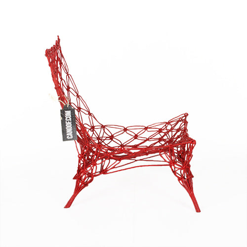 Knotted Chair rood
