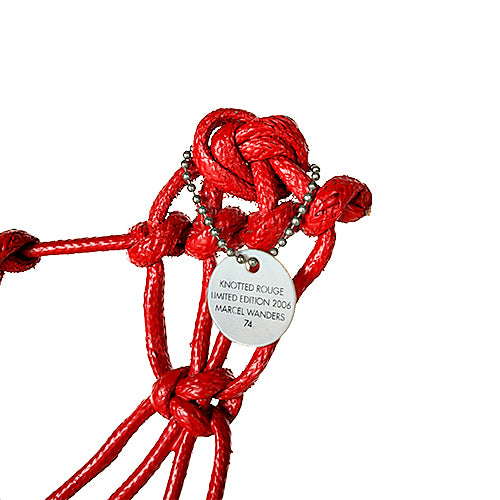 Knotted Chair rood