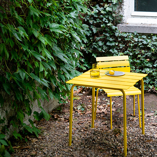 Maatren Baas Aligned set stoel en tafel geel