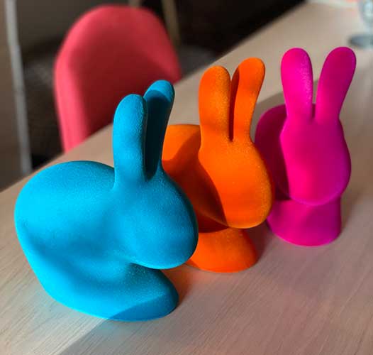 qeeboo rabbit XS velvet blauw oranje roze