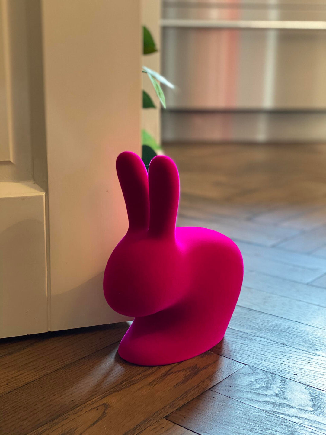 qeeboo rabbit XS boekenstandaard velvet roze