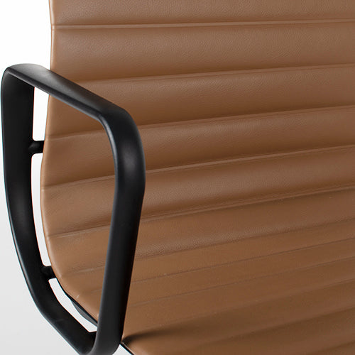 Vitra EA104 fauteuil Taupe