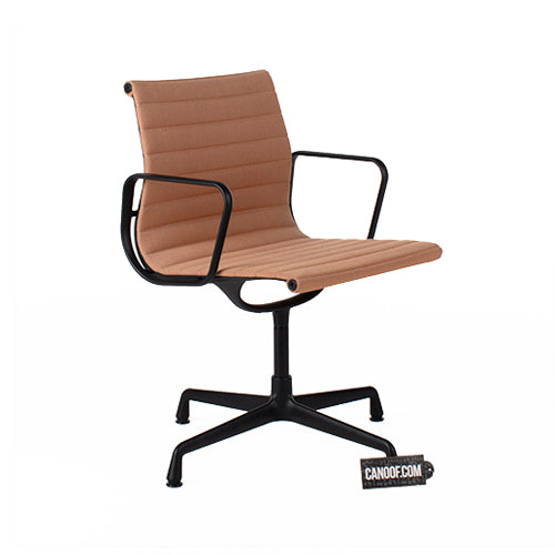 Vitra EA104 stoel oranje