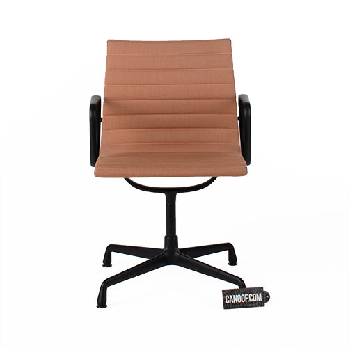 Vitra EA104 fauteuil oranje
