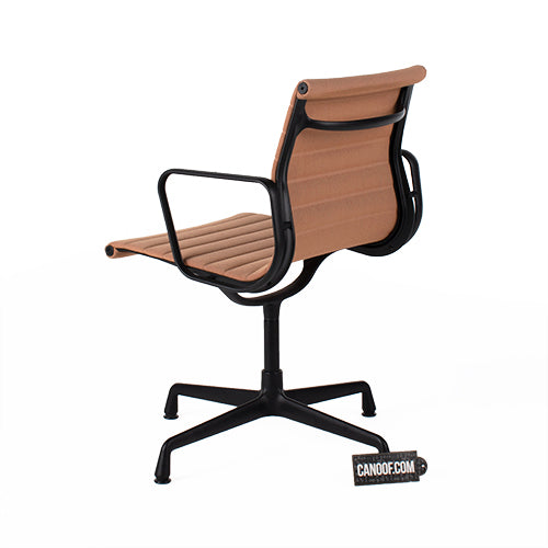 Vitra EA104 stoel oranje