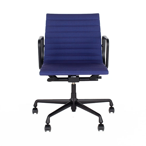 Vitra EA117 bureaustoel blauw