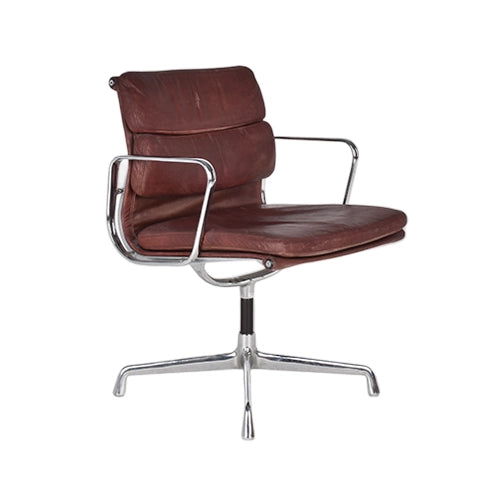 Vitra EA208 softpad aubergine leder
