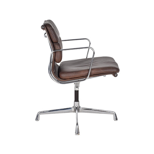 Vitra EA208 bruin leder