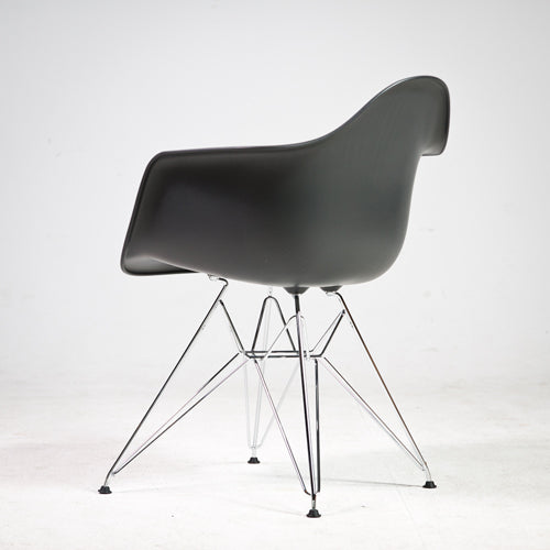 Vitra DAR kuipstoel zwart/chroom frame