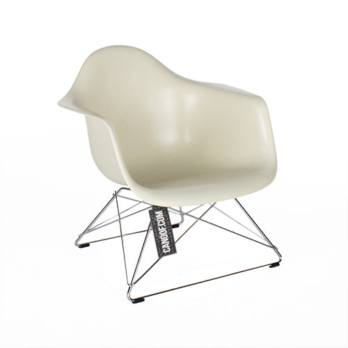 Vitra LAR fiberglass fauteuil stoel beige