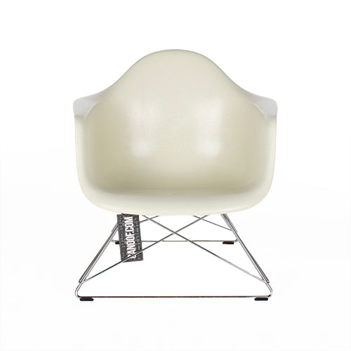 Vitra LAR fiberglass parchment stoel wit