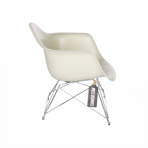 Vitra LAR fiberglass parchment stoel wit