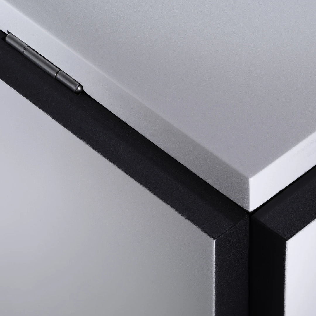 Tecta K10N bijzettafel lichtgrijs detail scharnier en rand