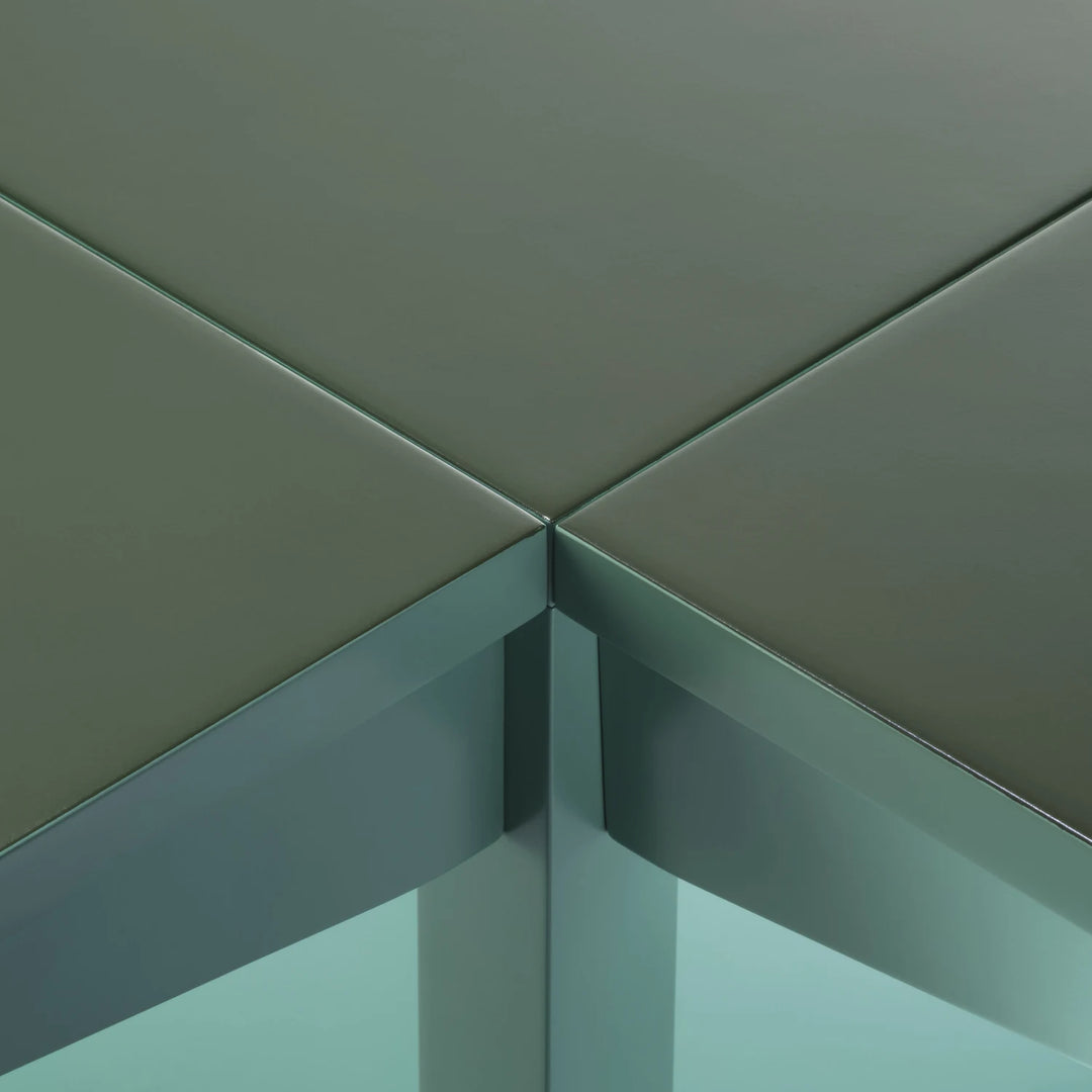 Tecta K10N bijzettafel olijfgroen detail bladen en rand