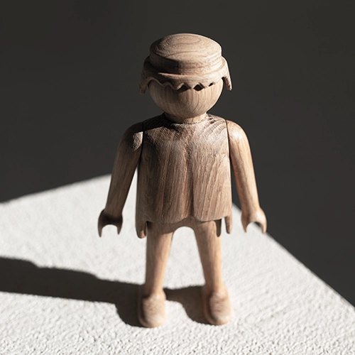 Boyhood Playmobil man eikenhout