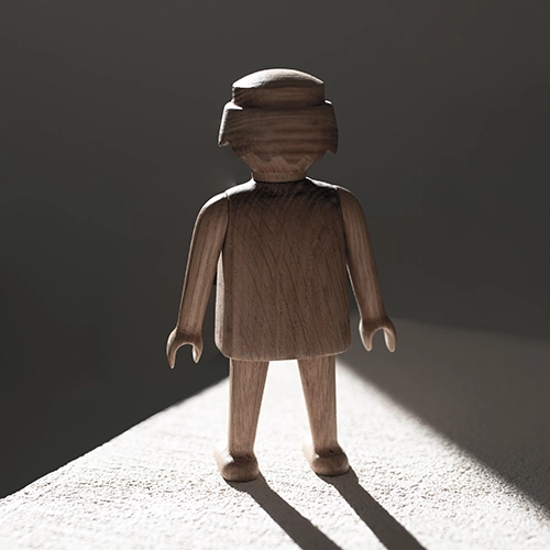 Boyhood Playmobil man eikenhout